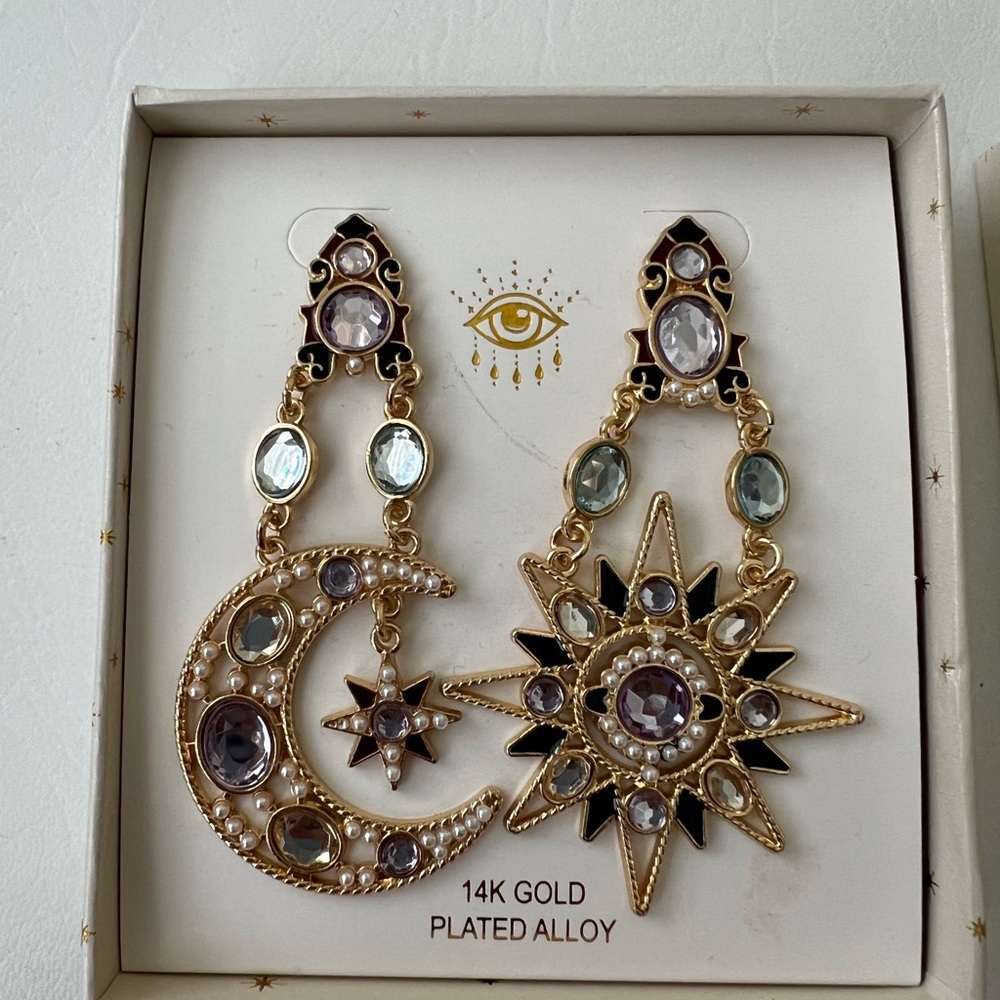 Eye Candy Miya Earrings - Picture 2 of 3
